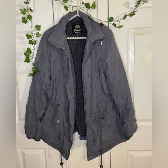 Jacket with drawstring - Picture 1 of 4